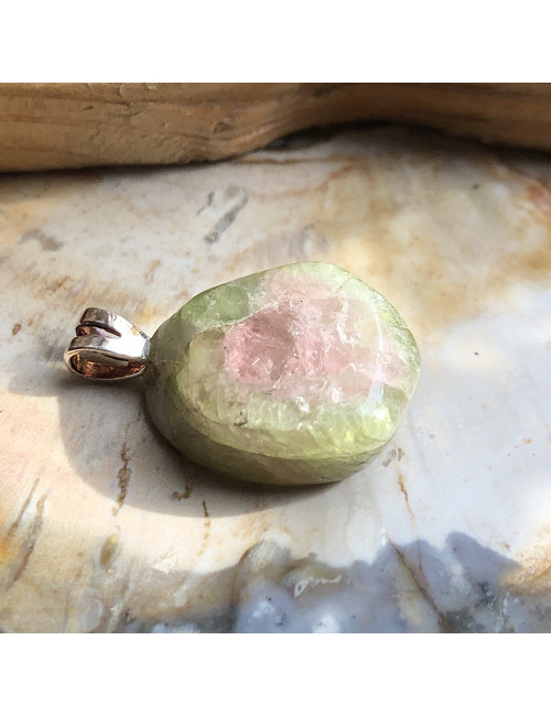 Tourmaline melon d'eau, Pierre roulée montée montée en pendentif