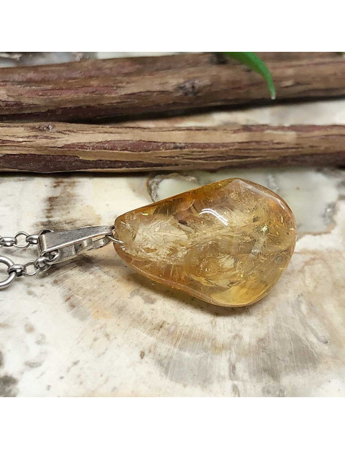 Pendentif pierre Citrine  roulée sur chaîne argentée