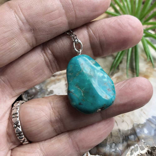 Véritable turquoise "africaine" montée en pendentif