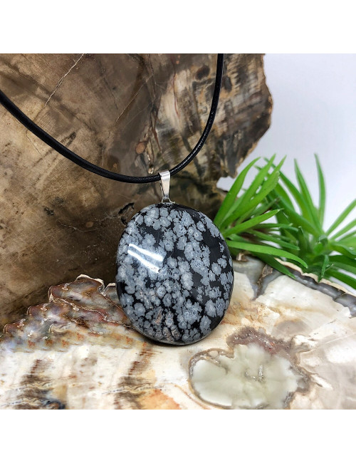 Pendentif en obsidienne neige monté sur cordon