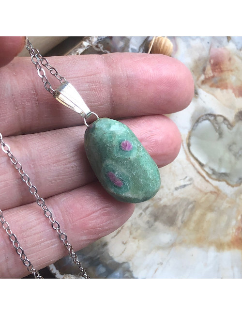 Fushite, Pendentif sur chaîne