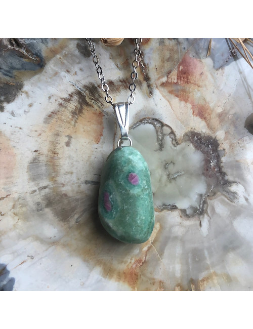 Fushite, Pendentif sur chaîne