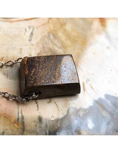 Pendentif en opale boulder sur chaîne