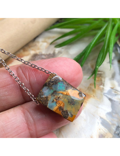 Pendentif en opale boulder sur chaîne