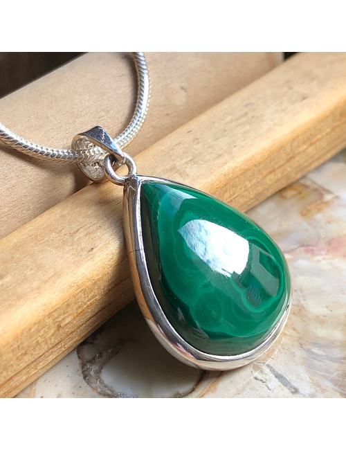 Favorise l’expression des sentiments, la reconstruction et la renaissance en libérant les émotions retenues.