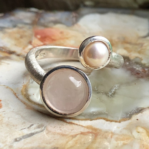 Quartz rose et perle d’eau douce, Bague taille 56 et ajustable argent 925 brossé
