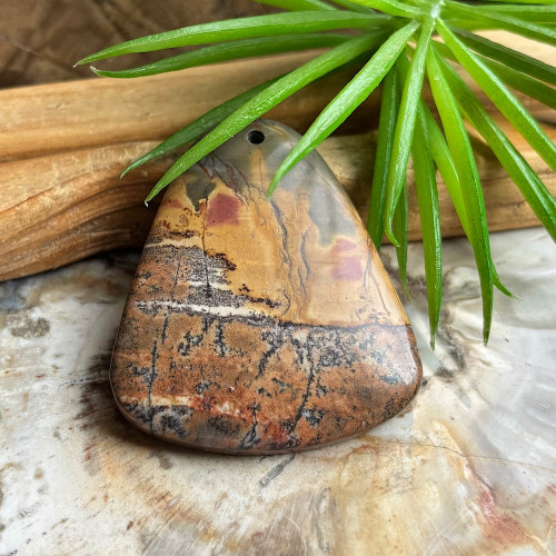 Jaspe, Pierre percée pour création de bijoux