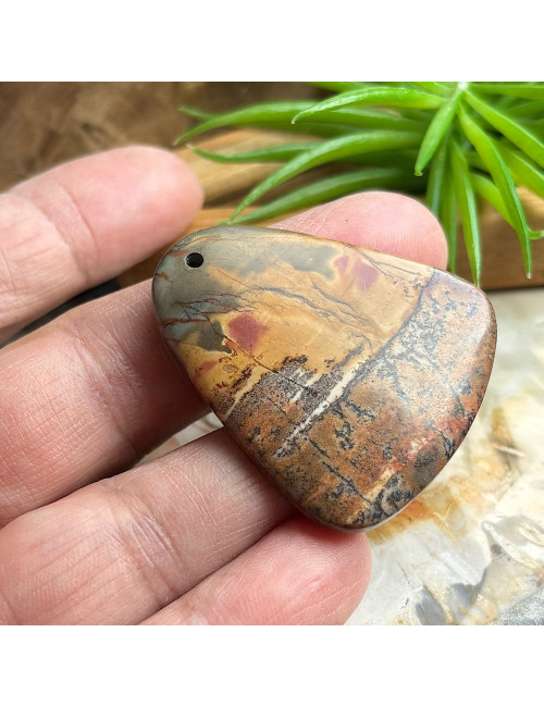 Jaspe, Pierre percée pour création de bijoux