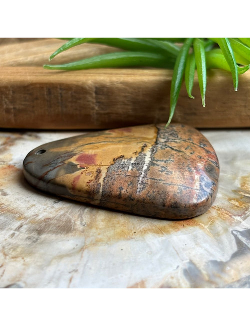 Jaspe, Pierre percée pour création de bijoux