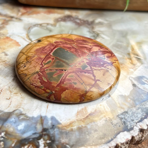 Jaspe, Pierre percée pour création de bijoux