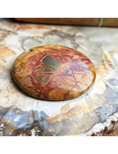 Jaspe, Pierre percée pour création de bijoux