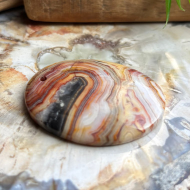 Jaspe, Pierre percée pour création de bijoux