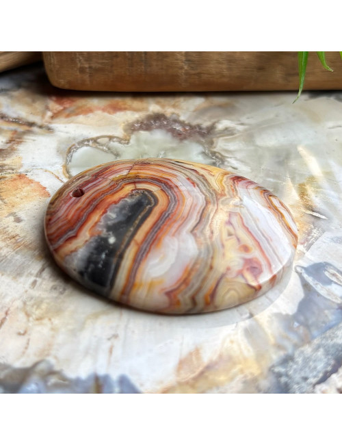 Jaspe, Pierre percée pour création de bijoux