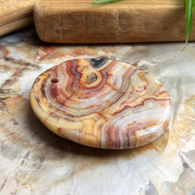 Jaspe, Pierre percée pour création de bijoux