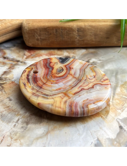 Jaspe, Pierre percée pour création de bijoux