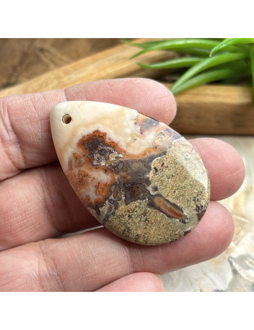 Jaspe, Pierre percée pour création de bijoux