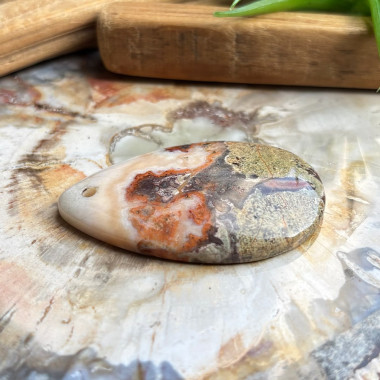 Jaspe, Pierre percée pour création de bijoux