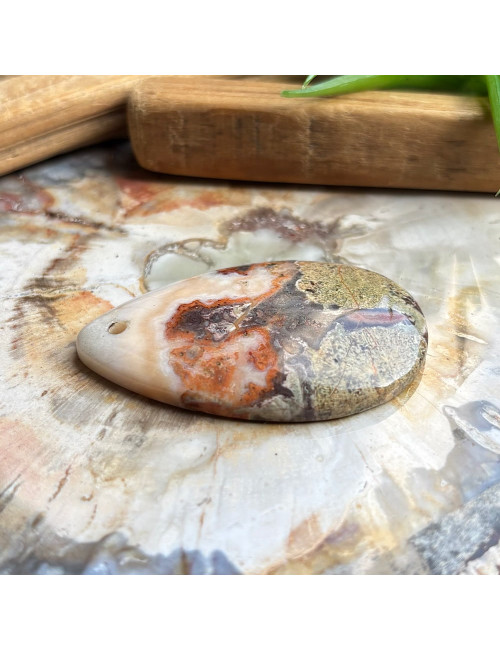 Jaspe, Pierre percée pour création de bijoux