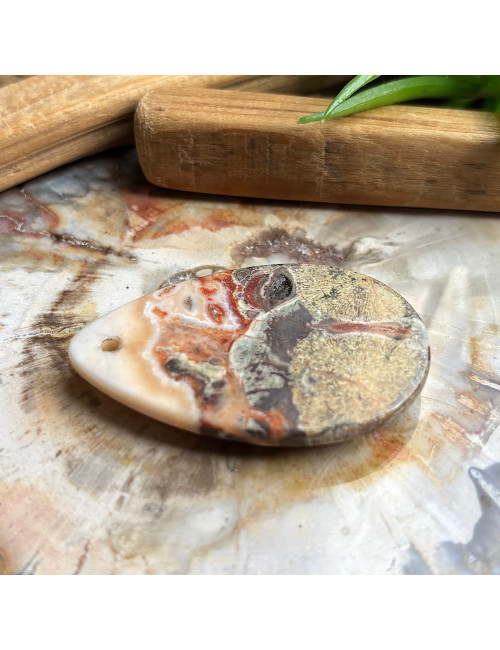 Jaspe, Pierre percée pour création de bijoux