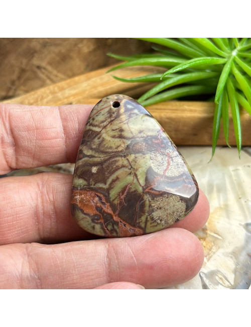 Jaspe, Pierre percée pour création de bijoux