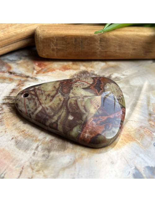 Jaspe, Pierre percée pour création de bijoux