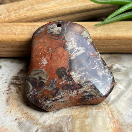 Pierre percée pour création de bijoux