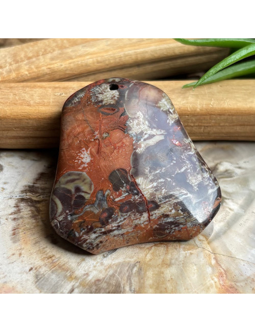 Pierre percée pour création de bijoux