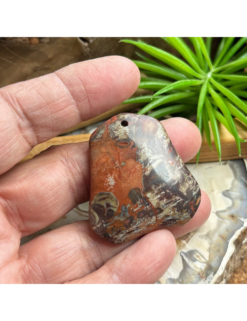 Pierre percée pour création de bijoux