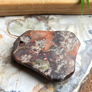 Pierre percée pour création de bijoux