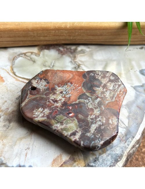 Pierre percée pour création de bijoux