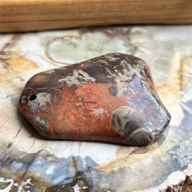 Pierre percée pour création de bijoux