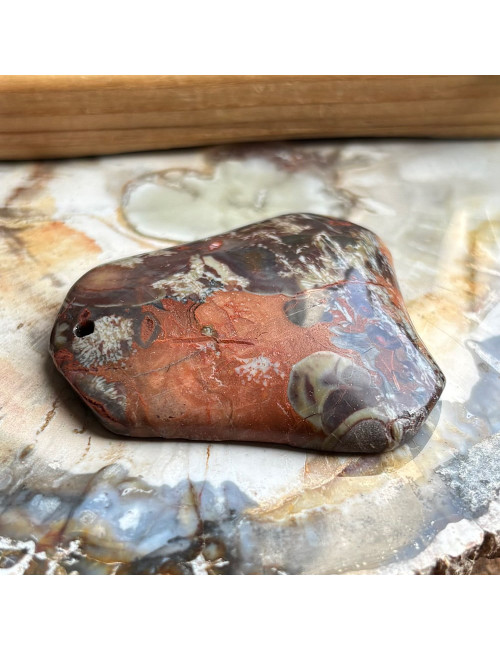 Pierre percée pour création de bijoux