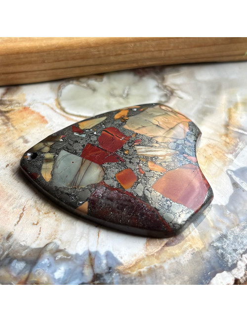 Pierre percée en jaspe et pyrite  pour création de bijoux