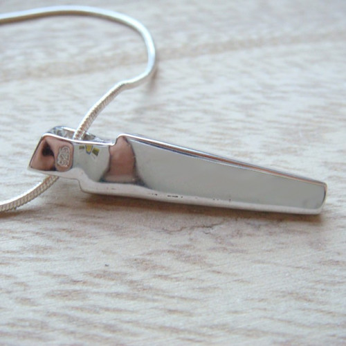Pendentif argent 925  rhodié et opale reconstituée.