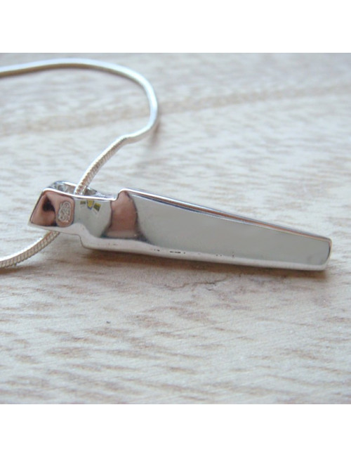 Pendentif argent 925  rhodié et opale reconstituée.