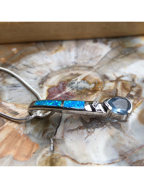 Pendentif argent 925 rhodié et opale reconstituée