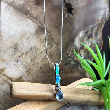 Pendentif argent 925 rhodié et opale reconstituée