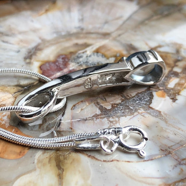 Pendentif argent 925  rhodié et opale reconstituée.
