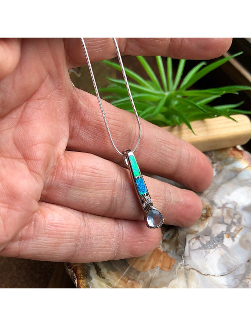 Pendentif argent 925 rhodié et opale reconstituée