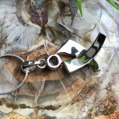 Pendentif argent 925  rhodié et opale reconstituée.