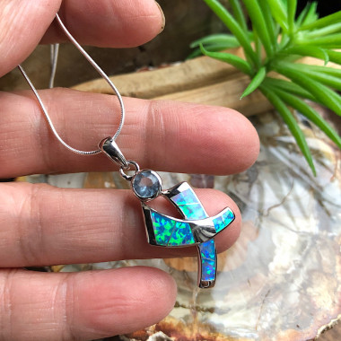 Pendentif argent 925  rhodié et opale reconstituée.