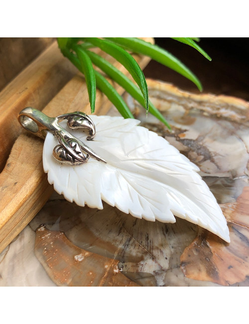 Nacre sculptée, Pendentif forme feuille bélière argent 925