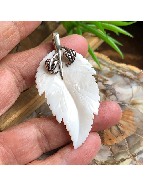 Nacre sculptée, Pendentif forme feuille bélière argent 925