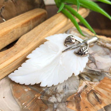 Nacre sculptée, Pendentif forme feuille bélière argent 925