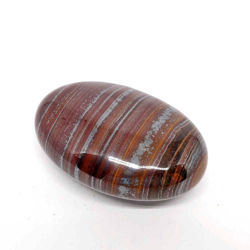 Cette pierre Oeil de fer est réputée pour réveiller la motivation et la combativité.