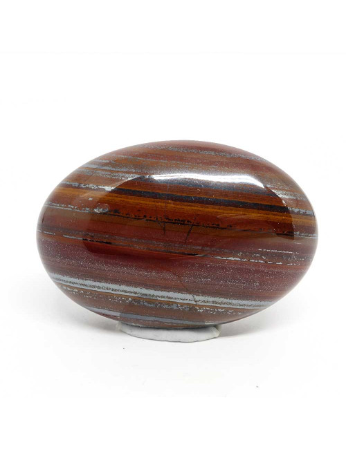 Cette pierre Oeil de fer est réputée pour réveiller la motivation et la combativité.