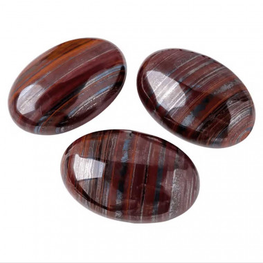 Cette pierre Oeil de fer est réputée pour réveiller la motivation et la combativité.