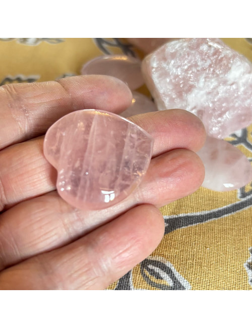 Coeur en pierre de quartz rose