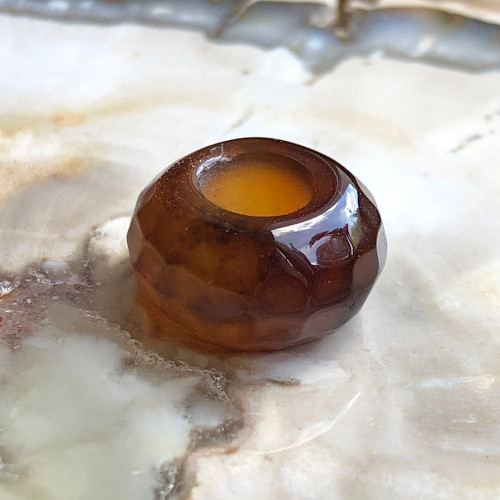 Perle agate bleue facettée large trou