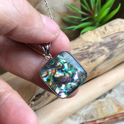 Pendentif sur chaîne acier en nacre abalon